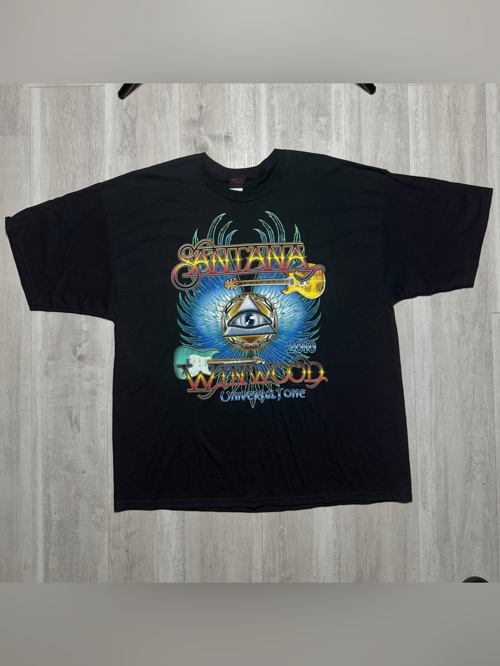 27.5x33 | 2010 Santana Universal Tone Tour Vintage T-Shirt